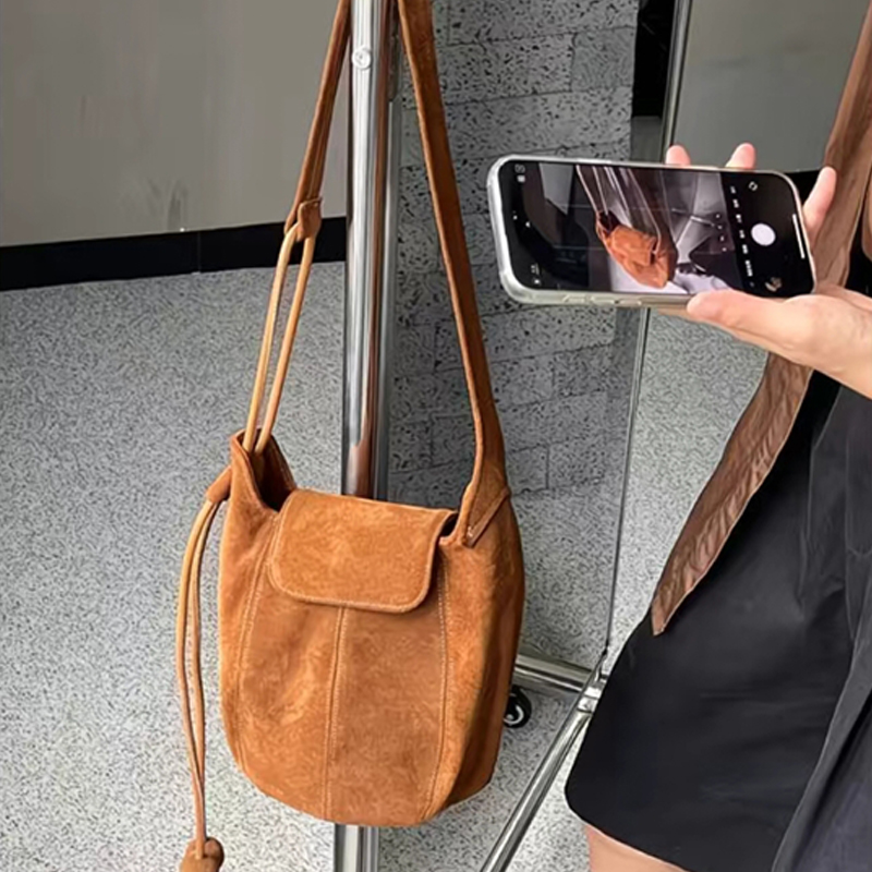 Bolsa balde de camurça fosca b - Interior Design High End avaliação e preço